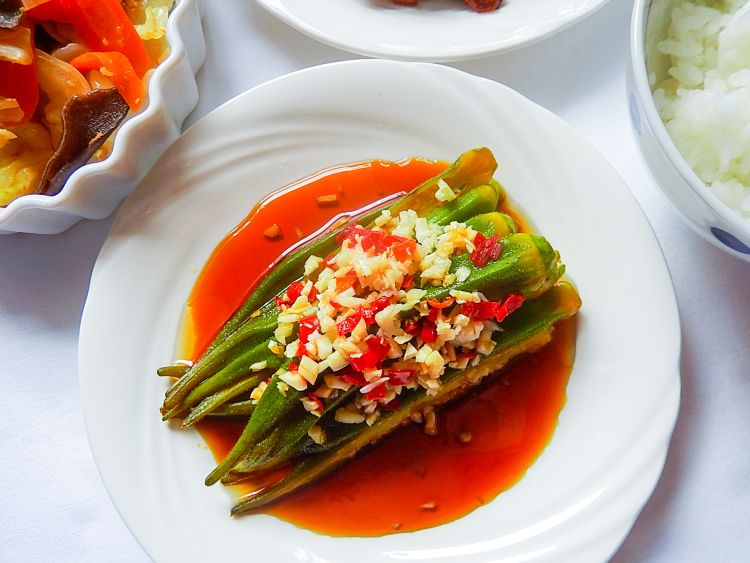 蒜蓉秋葵 （台湾風オクラのチリガーリックソース）の写真