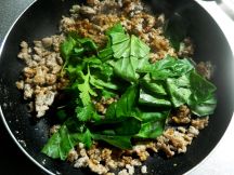 ガパオ・ムー（豚肉のガパオ炒め）の手順画像3枚目