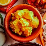 ダヒ・アルー(じゃがいものスパイシーヨーグルト炒め)